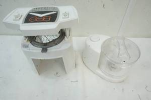 lot 712 image: Veg o Matic , food chopper