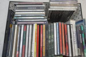 lot 738 image: CDS