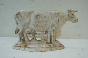 lot 748 image: cast iron cow