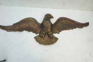 lot 749 image: Eagle wall decor