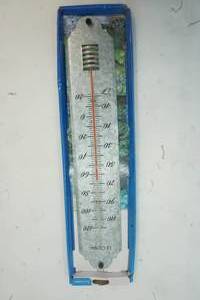 lot 765 image: outdoor thermometer