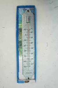 lot 766 image: outdoor thermometer