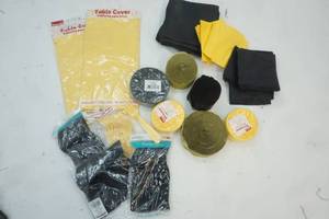 lot 772 image: party supplies
