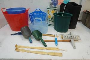 lot 786 image: cleaning supplies