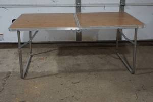 lot 797 image: folding table
