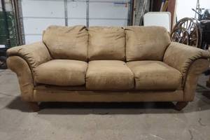 lot 799 image: sofa