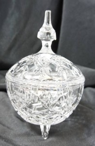 lot 131 image: VINTAGE Footed Crystal Candy Dish Bowl With Lid