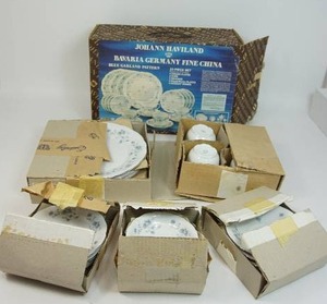 lot 154 image: Johann Haviland 20 Piece Dish Set Blue Garland Bavaria Germany Service Setting of Four...