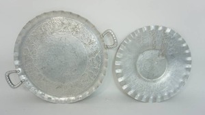 lot 91 image: 1940s Hand-Forged Everlast Aluminum Metal Hammered 14-Inch Round Vintage Serving Tray wHandles and 12 Round Floral Embossed Serving Tray...