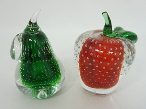 lot 122 image: Vintage Red Apple Green Pear Art Glass Murano-Style Controlled Bubbles Paperweight...