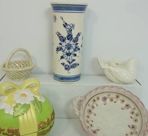 lot 125 image: Delft Blue Heinen Porcelain Cylinder Vase Hand Painted #107120 Made in Holland, VTG Austrian Ainring Keramik Handarbeit MCM Small Dish Bowl Floral, Vintage Ceramic Turkey Candle Holder Etc...