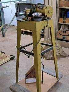 lot 16 image: Darex Endmill Sharpener E-90