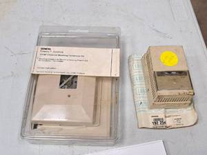 lot 71 image: Siemens Cover Assembly & Universal Mounting Conversion Kit