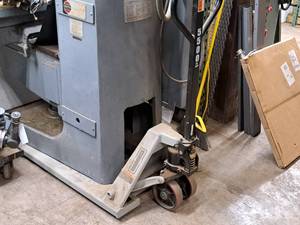 lot 24 image: Roughneck 5500-lbs Pallet Truck
