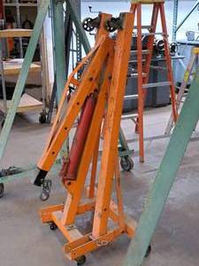 lot 26 image: Central Hydraulics Hydraulic Foldable Shop Crane