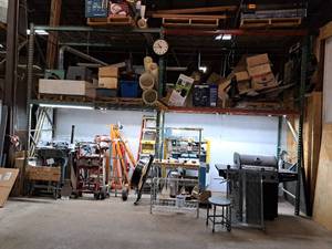 lot 22 image: Racking - 12 Uprights (x3), 8 Cross Beams (x8), 43x46 Grates (x8)