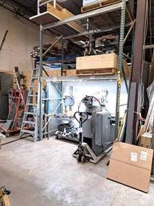 lot 23 image: Racking - 12 Uprights (x2), 8 Cross Beams (x4), 43x46 Grates (x4)