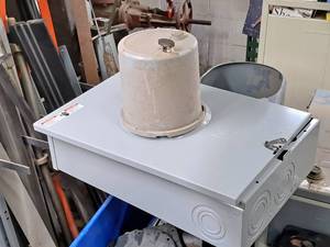 lot 114 image: 3-Phase 4-wire 9700L Series Power Box (New)