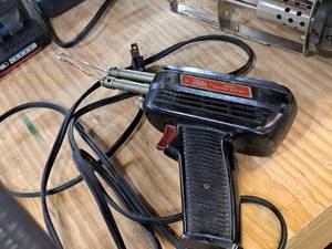 lot 172 image: Weller 100140W Solder Gun 8200