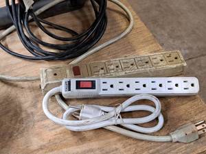 lot 185 image: Lot of (2) 6-Plug Power Strips