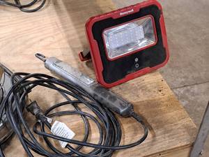 lot 186 image: Lot of (2) LED Work Lights