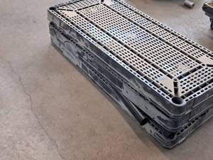lot 207 image: Plastic Shelving Unit 3-shelf