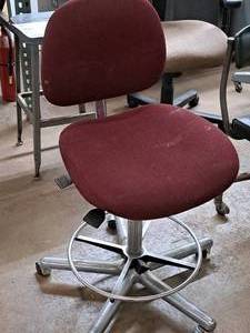 lot 211 image: Rolling Office Chair