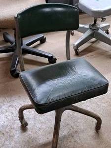 lot 212 image: Rolling Office Chair