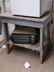 lot 227 image: WoodMetal Table with shelf