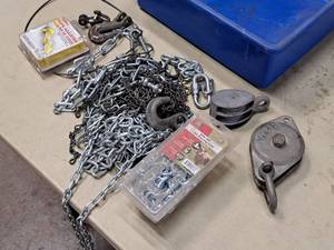 lot 242 image: Tub with Assorted Chains, Hooks, Pulleys, Rope Adjuster