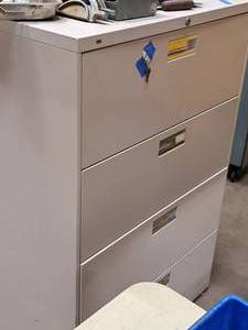 lot 245 image: Metal Locking Lateral File Cabinet 4-drawer with Keys