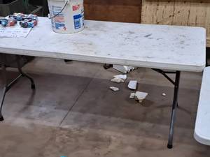 lot 251 image: 6 Folding Table