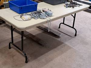 lot 253 image: 6 Folding Table