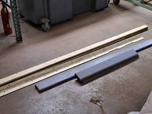 lot 258 image: Lot of (8) Assorted Metal RackShelf Supports - (1) 8, (1) 7, (2) 75, (4) 35-12