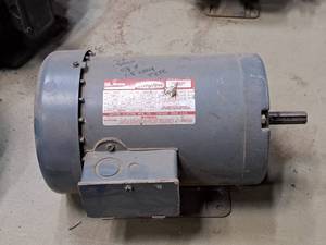 lot 273 image: Dayton 1.5-HP 3-Phase Electric Motor 3N444