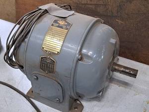 lot 280 image: Reuland 2-HP 3-Phase Electric Electric Motor L2394x531