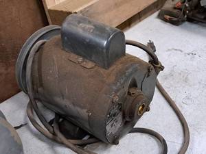 lot 283 image: Century 12-HP Electric Electric Motor CSS-66-FH5507AFA
