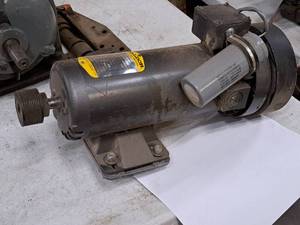 lot 285 image: Baldor Industrial 1.5-HP Electric DC Electric Motor