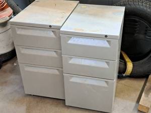 lot 302 image: Lot of (2) Metal File Cabinet 3-drawer