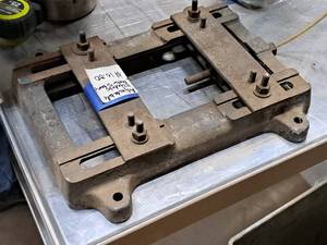 lot 324 image: Adjustable Electric Motor Stand