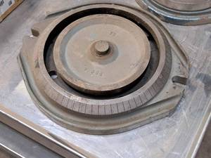 lot 329 image: 11-12 Mill Vise Dividing Head