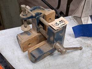 lot 339 image: Corner Clamp
