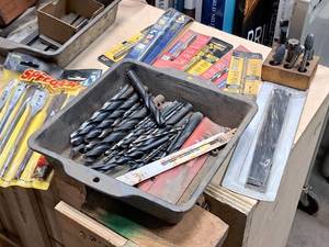lot 367 image: Lot of (1 Pan) Assorted Drill Bits