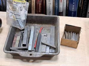 lot 368 image: Lot of (1 Pan) Assorted Lathe Bits