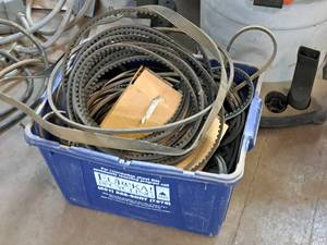 lot 401 image: Lot of (1 Tote) Assorted Belts