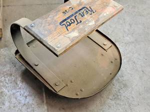 lot 405 image: Ken Tool Mechaincs Rolling Stool C-26