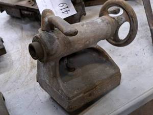 lot 418 image: Machine Tail Stock Attachment