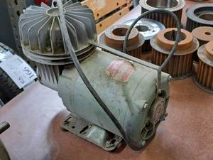 lot 427 image: Dayton Speedaire No. 1Z629 13-HP Electric Compressor Motor