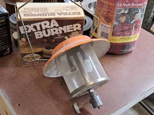 lot 432 image: Coleman Dual Mantle Propane Lantern Top