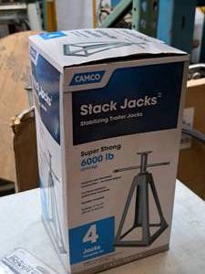 lot 439 image: Camco Stack Jacks Stabilizing Traailer Jacks 4-piece (New)